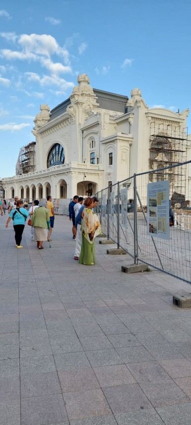expozitie outdoor pe faleza cazinoului din constanta foto 870240