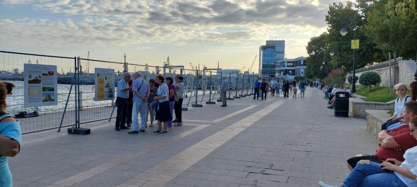 expozitie outdoor pe faleza cazinoului din constanta foto 870240