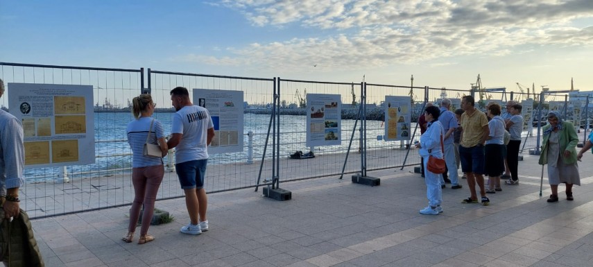 expozitie outdoor pe faleza cazinoului din constanta foto 870240