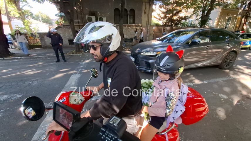 imaginea zilei la constanta prima zi de scoala pe doua roti foto 870225