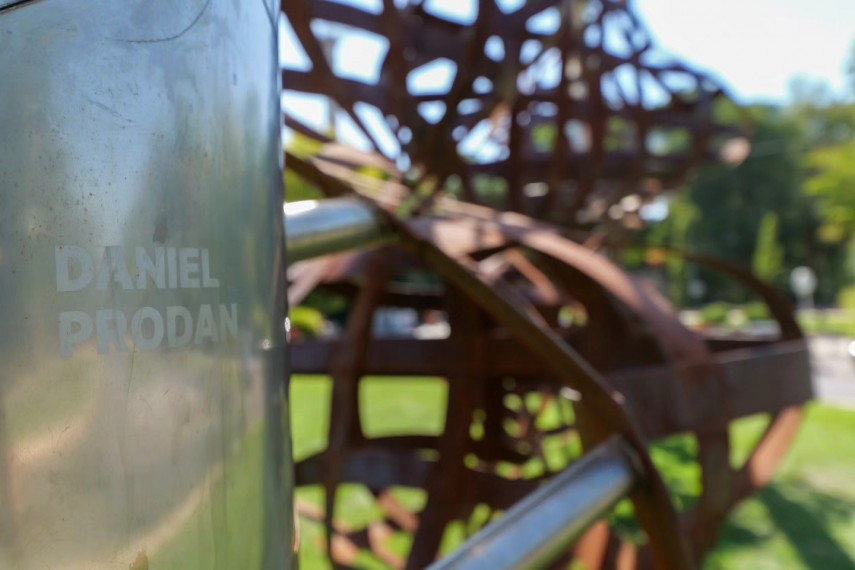 gheorghe hagi si ilie dumitrescu au dezvelit monumentul dedicat generatiei de aur 870158