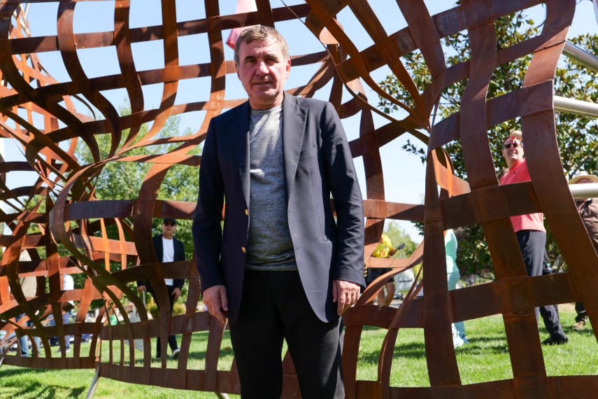 gheorghe hagi si ilie dumitrescu au dezvelit monumentul dedicat generatiei de aur 870158