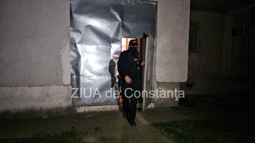 una din suspecte a iesit abia acum din locuinta din navodari constanta foto video 870324