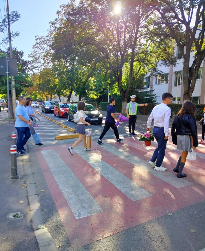 invatamant constanta politistii locali alaturi de elevi la inceputul noului an scolar 2024 2025 foto