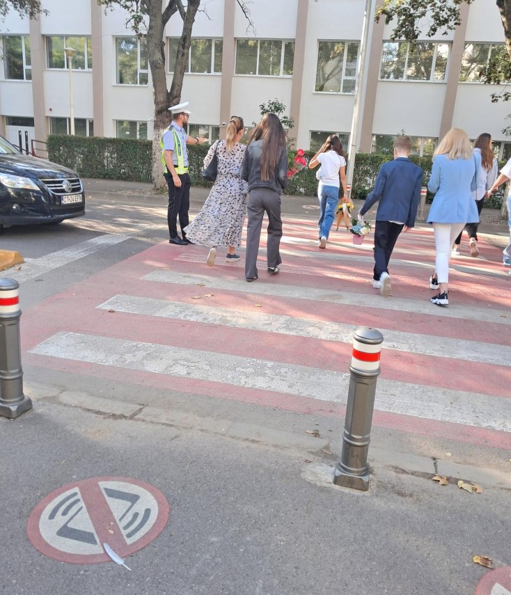 invatamant constanta politistii locali alaturi de elevi la inceputul noului an scolar 2024 2025 foto