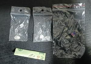 Doi tineri din Tuzla, depistați cu substanțe posibil psihoactive, într-o sală de jocuri din Constanța (FOTO)