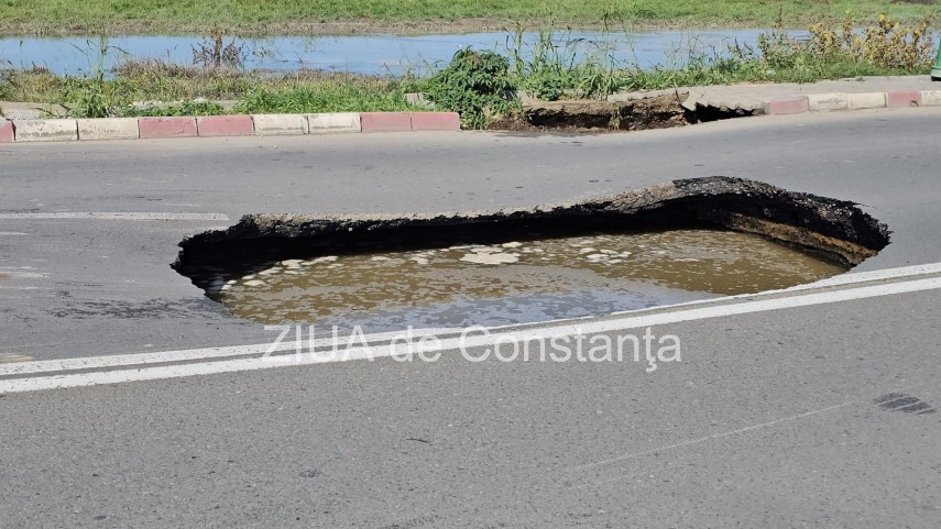 RAJA Constanta, despre carosabilul care s-a surpat intre Navodari si Lumina - Specificatiile au fost ignorate, fapt ce a dus la avarierea conductei de refulare si surparea carosabilului