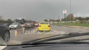  Cum se circulă pe străzile Constanței după ploile de astăzi (FOTO+VIDEO)