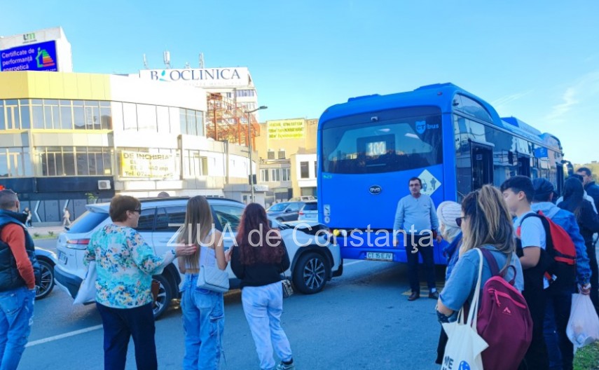 Accident rutier in zona Dacia din Constanta! O tanara, accidentata pe trecerea de pietoni (GALERIE FOTO)  