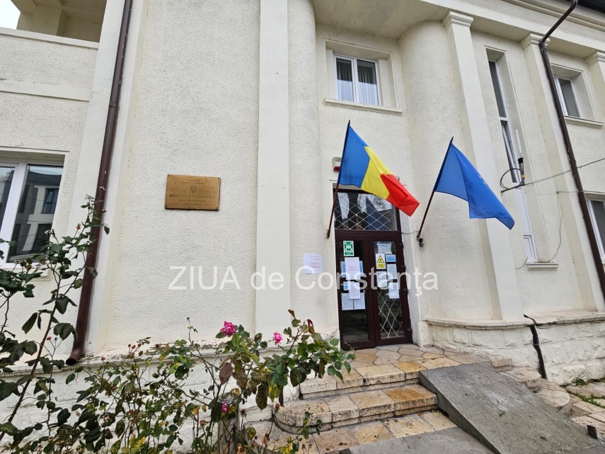 stiri angajatii serviciului judetean al arhivelor nationale constanta in greva galerie foto 877373