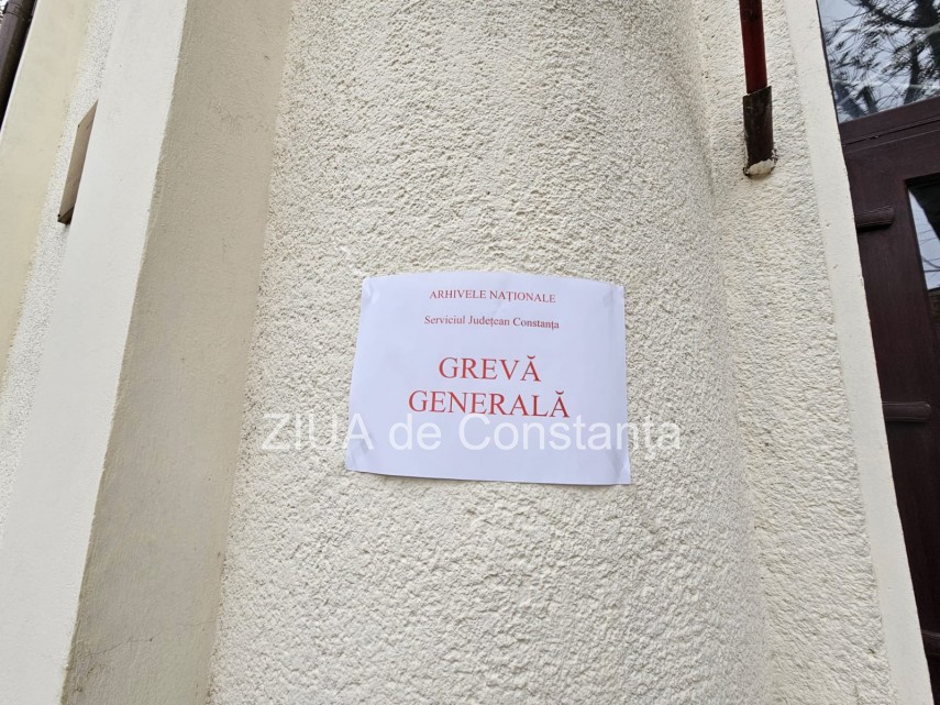 stiri angajatii serviciului judetean al arhivelor nationale constanta in greva galerie foto 877373
