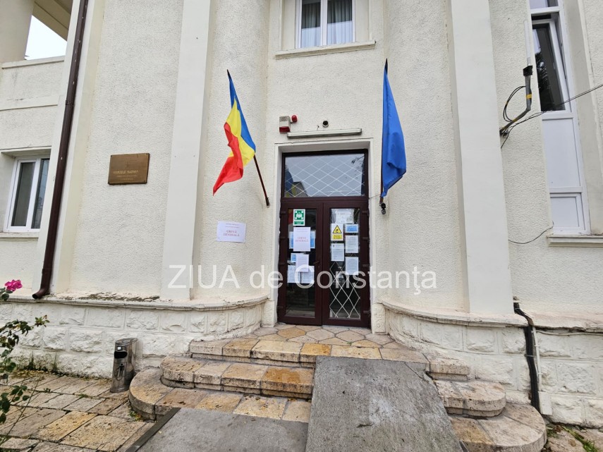 stiri angajatii serviciului judetean al arhivelor nationale constanta in greva galerie foto 877373