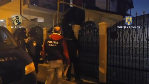 Percheziții DIICOT Descinderi la persoane suspectate de folosirea bancnotelor false! Prejudiciu de 400.000 de dolari (VIDEO)  