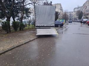 Constănțeanul supărat Vehicul parcat neregulamentar de o săptămână, pe strada Ion Neculcea din Constanța 