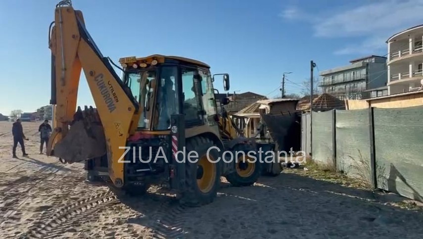LIVE: A inceput demolarea clubului Stuf din Vama Veche (FOTO+VIDEO)      