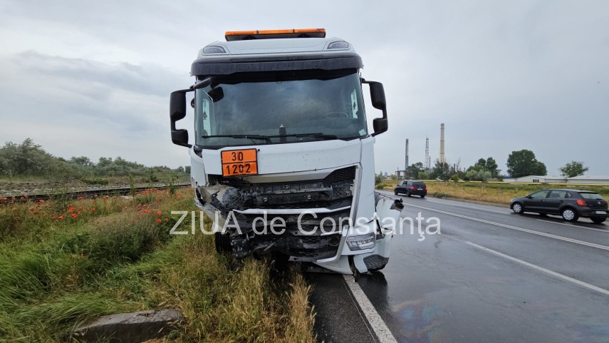 Dambovita: Mesaj RO ALERT! O cisterna cu GPL a luat foc dupa ce a fost implicata intr-un accident cu o alta cisterna si un autoturism 