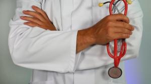 Guvernul acuzat de cinism Patronatul Medicilor Specialişti cu Practică Independentă cere autorităţilor să renunţe la îngheţarea valorii punctului pe serviciu medical
