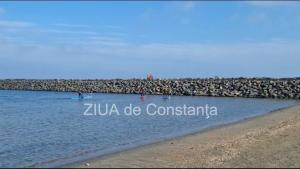 Salvamari și sportivii juniori de SUP, printre cei mai „fresh” constănțeni după Revelion. Imagini de pe plaja „Faleza nord” (FOTO+VIDEO)