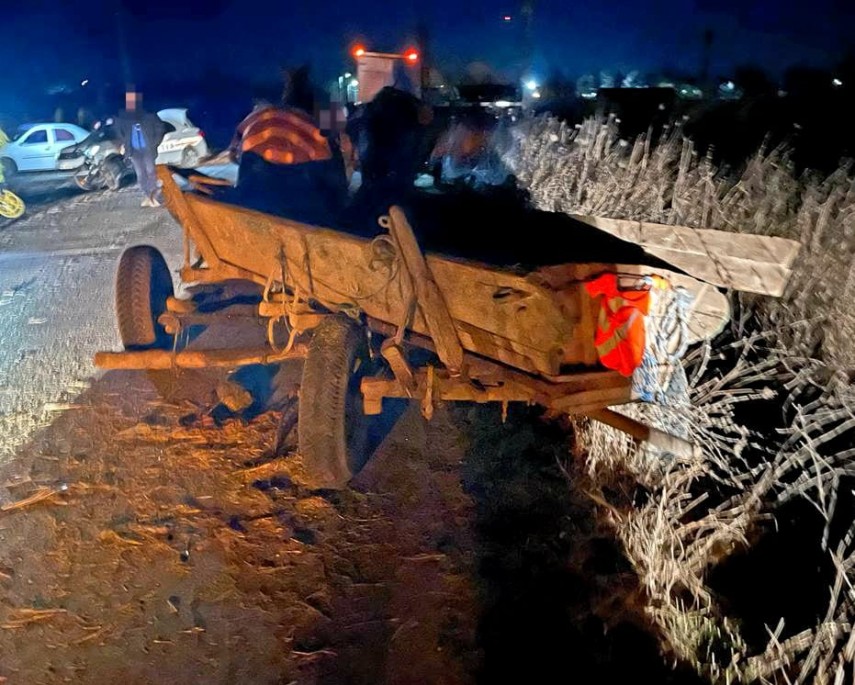Știri Constanta: Accident rutier grav intre un autoturism si o caruta, la iesire din Cobadin! Mai multe persoane ranite (FOTO+VIDEO)         