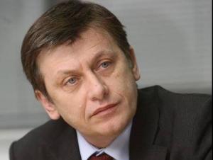 SURSE Crin Antonescu, singurul reprezentant al coaliției care va fi testat într-un sondaj comandat de PSD