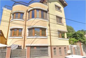 Datorii de peste 300.000 euro Doi proprietari rămân fără vila de pe strada Labirint din Constanța (DOCUMENT)