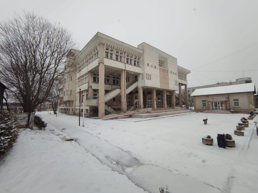 O zi de iarna perfecta cu o carte buna: Impartaseste alegerea ta pe pagina de socializare Biblioteca Judeteana Constanta