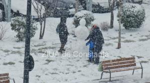 Bucurie în zăpadă. Clipe speciale surprinse în Constanța (FOTO+VIDEO)  
