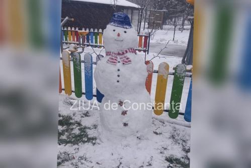 Bucuria copiilor  Prima ninsoare, primii oameni de zăpadă în Constanța. Concurs de creativitate (Galerie FOTO+VIDEO) 