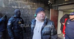 Suspecții vizați de perchezițiile DIICOT de la Penitenciarul Poarta Albă au părăsit Tribunalul Constanța! Unul dintre ei a scuipat jurnaliștii (FOTO+VIDEO)    