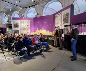 Momente frumoase şi un public receptiv la expoziția „Tidal Wave.1 august 1943 ” din cadrul Muzeului Național de Istorie a României