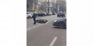 Imagini surprinse în Constanța, cu un accident în care a fost implicat un scuter Glovo (VIDEO)   