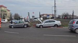 Știri Constanța  Accident rutier cu victime în Ovidiu! Trei autoturisme și un camion sunt implicate (FOTO+VIDEO)        