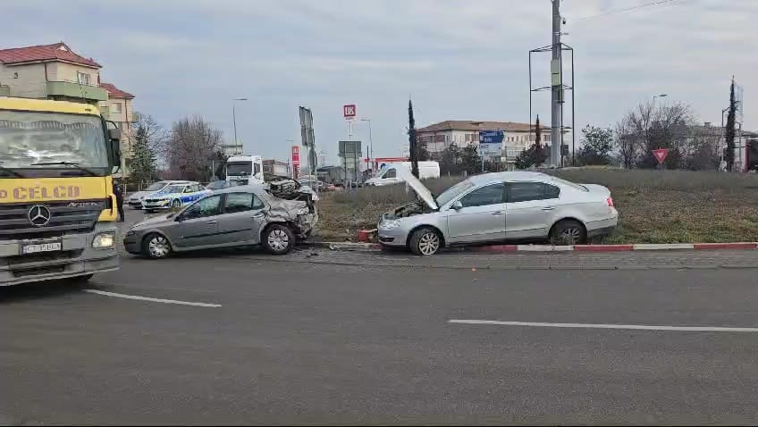 stiri constanta accident rutier cu victime in ovidiu trei autoturisme si un camion sunt implicate foto