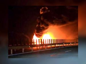 Autotren în flăcări pe Autostrada A1! Traficul, oprit în zonă