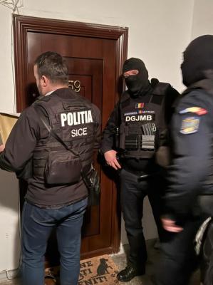 Percheziții într-un dosar de fals informatic și complicitate la înșelăciune, desfășurate de polițiștii IPJ Constanța în București (VIDEO)