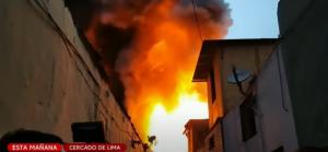 Incendiu de amploare în centrul istoric al capitalei peruane Lima! „Ar putea continua până duminică“ (VIDEO)