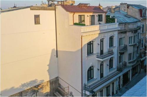 Multiplu campion Răzvan Florea, fost consilier local, răspuns negativ de la Primăria Constanța. Este vizat hotelul Olympic Boutique din Peninsulă