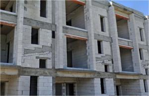 Un bloc de patru etaje, ridicat pe Aleea Dimitrie Onciu din Constanța. Investitorul, o persoană fizică, are acordul Municipalității