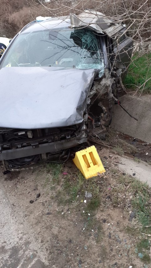 Știri Constanta azi: UPDATE. Accident rutier intre un autotren incarcat cu piatra si un autoturism in Sibioara. Intervin pompierii (FOTO+VIDEO)  