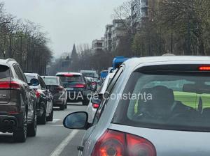 Haos pe Bulevardul Alexandru Lăpușneanu din Constanța! Traficul stagnează la orele prânzului (FOTO+VIDEO) 