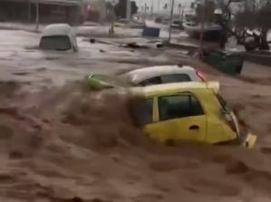 Inundații devastatoare în urma unui ciclon în Grecia. Câteva insule turistice sunt afectate (VIDEO)