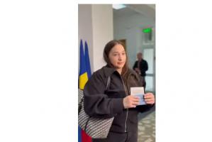 S-a emis prima carte electronică de identitate în România!  (VIDEO)