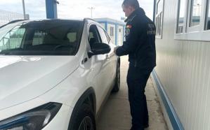 Garda de Coastă Cetățean din Ucraina, prins încercând să scoată din țară o mașină furată (FOTO+VIDEO)
