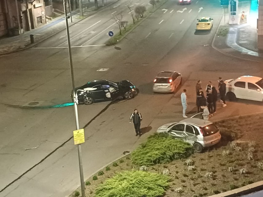 accident rutier noaptea trecuta in zona capitol din constanta la intersectia bulevardului mamaia cu strada