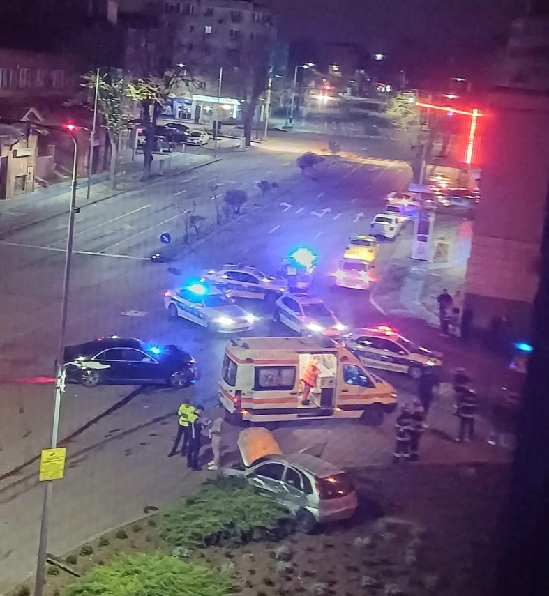 accident rutier noaptea trecuta in zona capitol din constanta la intersectia bulevardului mamaia cu strada