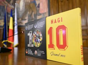 Albumul „Hagi - Drumul meu“, acum și la City Park Mall din Constanța. „Povestea mea în sute de imagini de colecție“ (VIDEO)