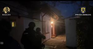 Caz șocant în București! Adolescentă de 15 ani, mamă a unui copil de 10 luni, obligată de propria ei mamă să se prostitueze (VIDEO)