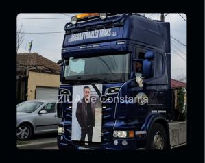 Bărbatul decedat în accidentul din Portul Agigea, condus pe ultimul drum! Mai multe autotrenuri în cortegiul funerar (GALERIE FOTO+VIDEO)    