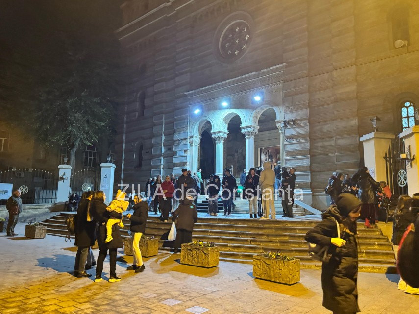 LIVE: Sfanta Lumina este adusa la Constanta din largul Marii Negre (FOTO+VIDEO)) 