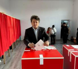 Alegeri prezidențiale 2025 Deputatul Daniel Georgescu a votat la secția de votare din Vama Veche (FOTO) 